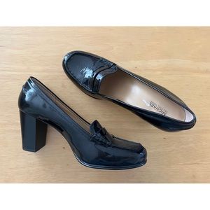 🖤 Michael Kors black patent leather heeled loafers